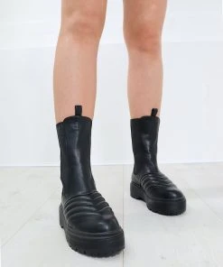 Missmodaluxe WALK ALL OVER TALL BLACK QUILTED BOOT 5 Missmodaluxe WALK ALL OVER TALL BLACK QUILTED BOOT -Miss Moda Luxe Shop IMG 2047 scaled