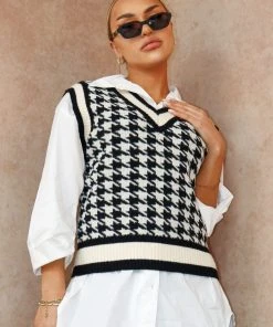 Miss Moda Luxe Beige Dogtooth Knitted Vest
