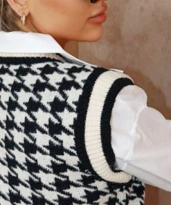 Miss Moda Luxe Beige Dogtooth Knitted Vest -Miss Moda Luxe Shop dogtoothvestcream4edit scaled