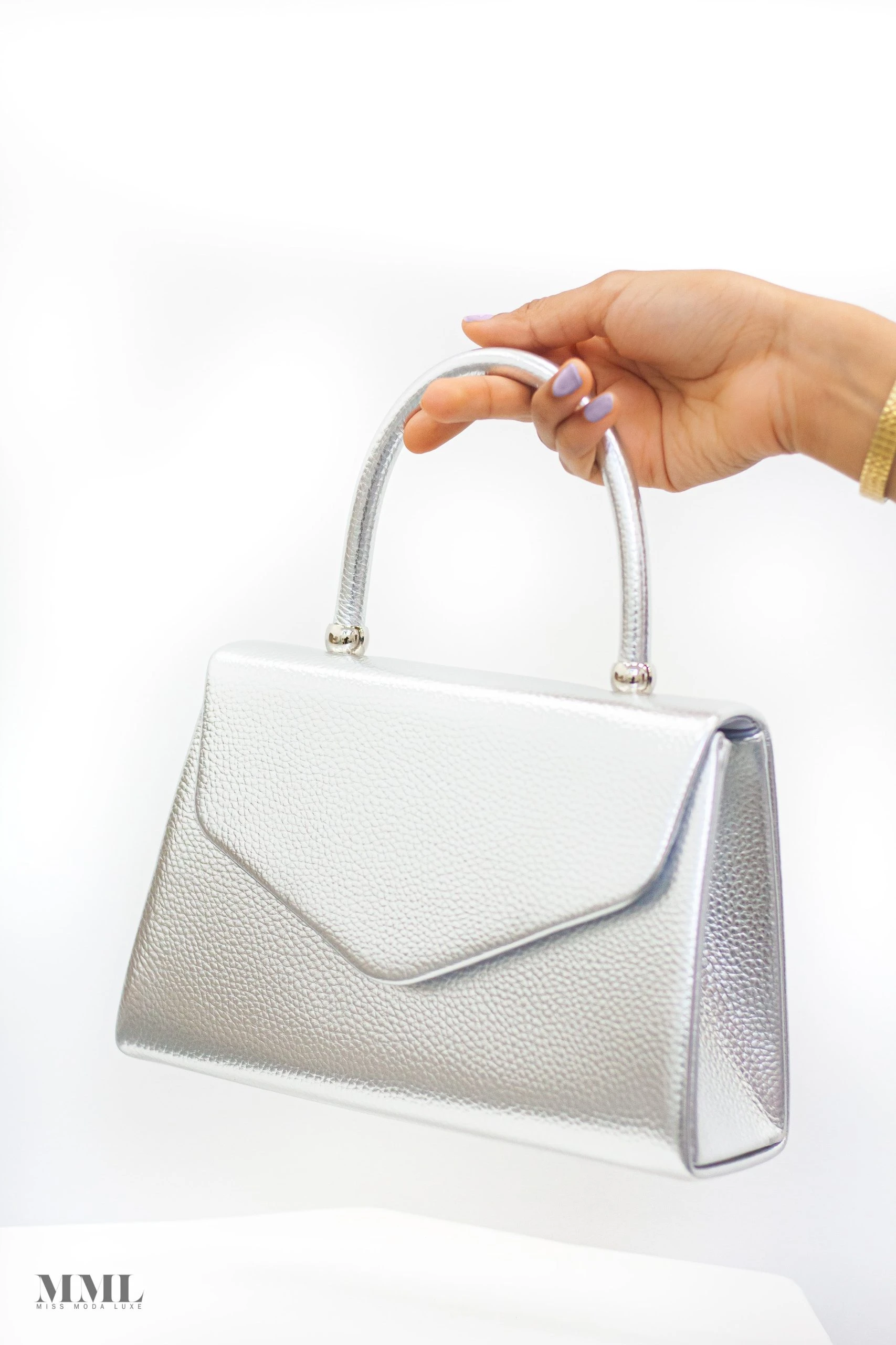 Miss Moda Luxe Metallic Silver Soft Faux Leather Envelope Handbag 3 Miss Moda Luxe Metallic Silver Soft Faux Leather Envelope Handbag - Image 3